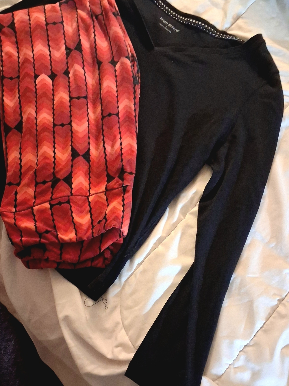 LuLaRoe Red and Black Heart Patterned Leggings W/ Black Top L